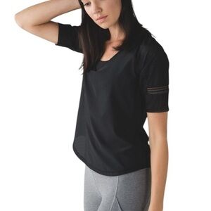 Lululemon Var-City 1/2 Sleeve Black Like New Fits like 8 Med sprig $68